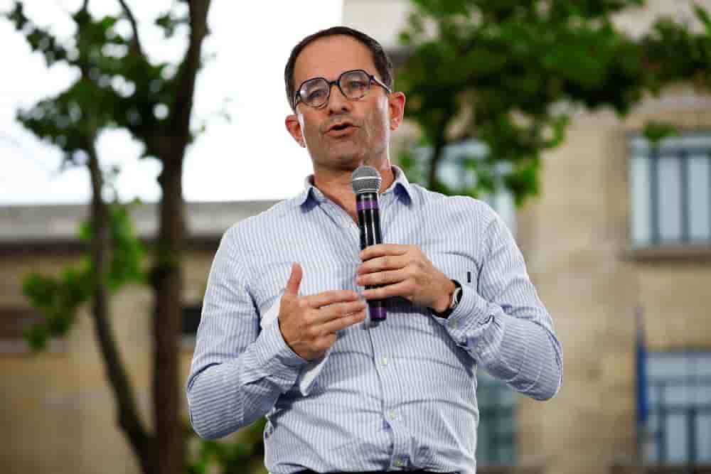 Benoît Hamon, participant à un meeting du Nouveau Front populaire, près de Paris, lors de la campagne des législatives, en juin 2024.