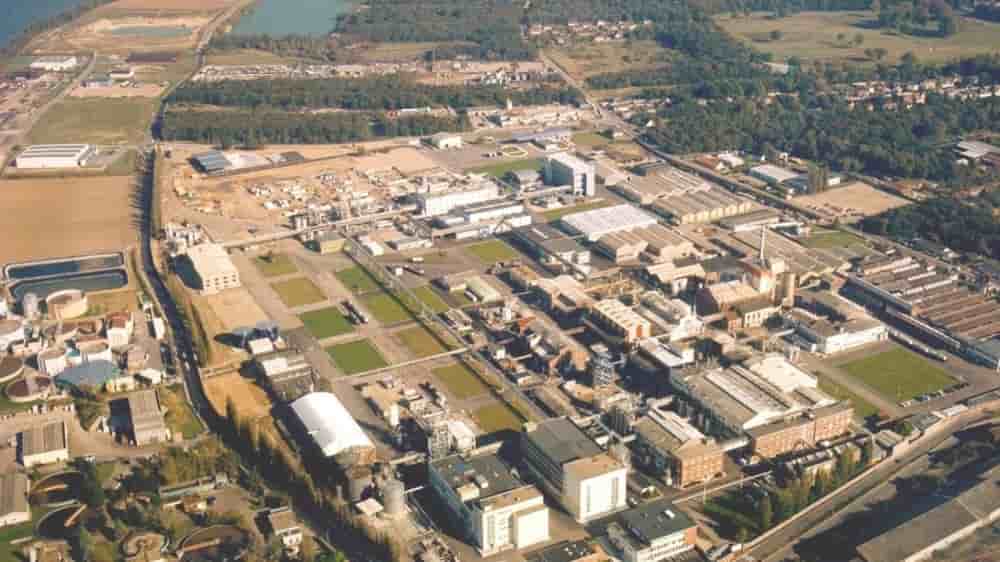 L'usine BASF de Saint-Aubin-lès-Elbeuf (Seine-Maritime) produit un insecticide pour l'export. Elle pourrait être concernée par la redevance sur les PFAS si le TFA était intégré à l'assiette de la taxe.