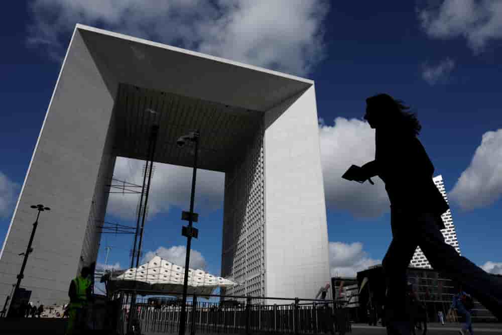 Les grandes entreprises, notamment présentes dans le quartier de la Défense, veulent éviter une nouvelle hausse de la fiscalité en 2026.