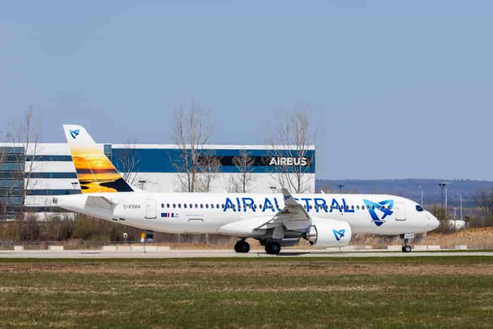 Air Austral voit actuellement deux de ses trois A220 cloués au sol, faute de moteurs opérationnels.