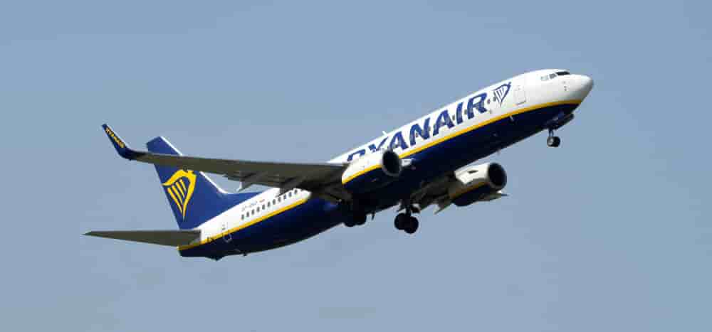 La compagnie aérienne Ryanair est la seule à opérer sur l'aéroport de Carcassonne (Aude), à raison de dix lignes l'été et trois l'hiver.