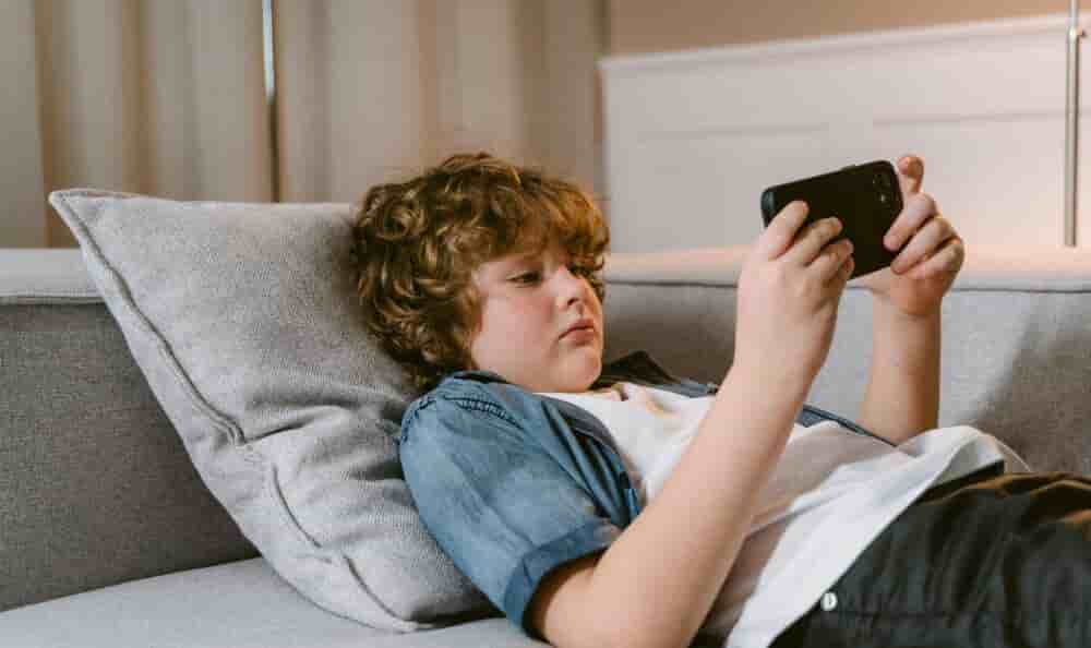 61 % des 12-13 ans disent se tourner spontanément vers les jeux vidéo pour retrouver leurs amis.