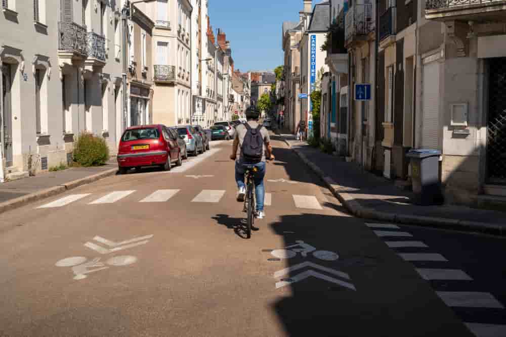 La ville de Tours a créé en quatre ans plusieurs dizaines de kilomètres de pistes cyclables, en s’inspirant notamment du modèle de mobilité douce néerlandais.