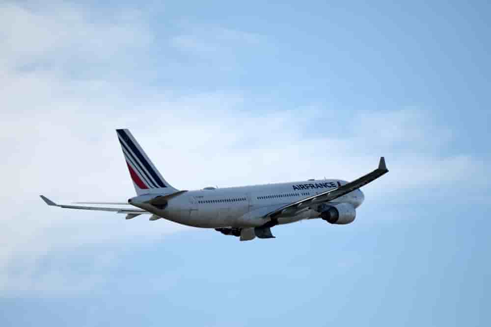 En dépit d’un passage en simulateur, les pilotes n’ont pas été capables de relier leur situation avec la procédure de vol avec IAS douteuse.