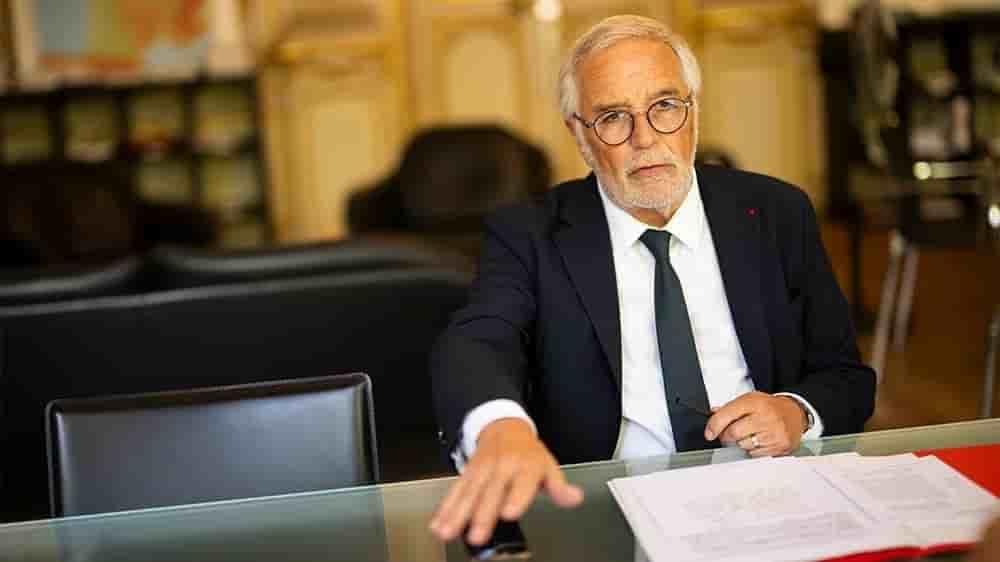 François Rebsamen dans son bureau le 30 juin 2025
