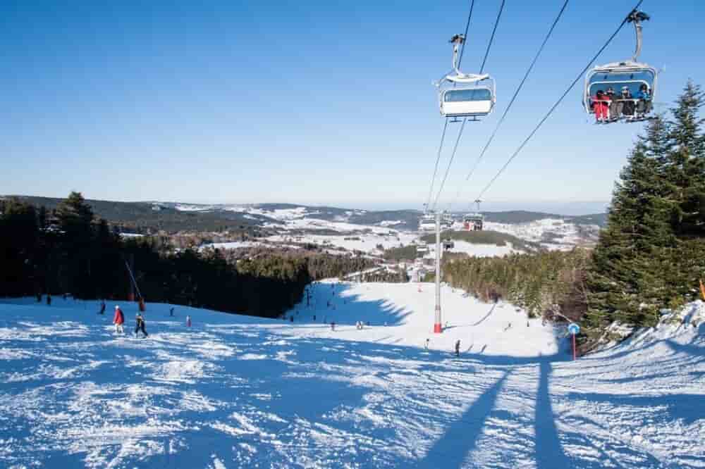 la station de ski de Chalmazel et son domaine de moyenne montagne culminant à 1.600 mètres, ne rouvrira pas ses portes pour la saison 2025-2026.