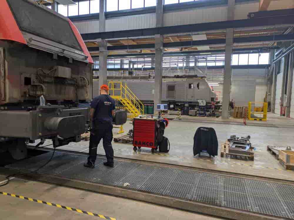 Sur le site d'Akiem à Ostricourt, on peaufine l'efficacité des process de révision des locomotives de fret et on se préparer à bichonner demain celles de passagers.