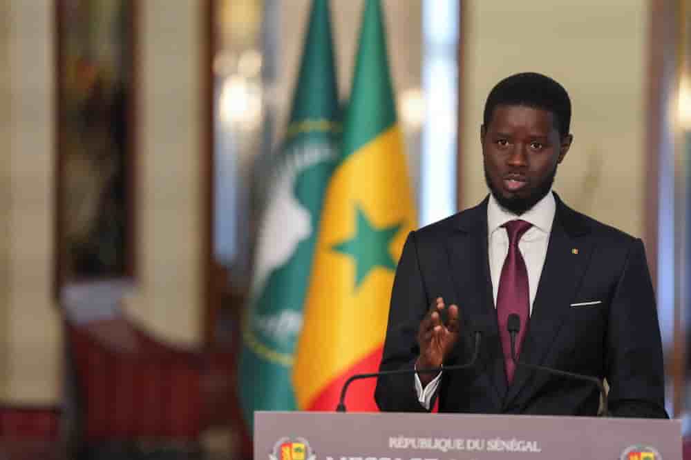 Le président sénégalais Bassirou Diomaye Faye s’adresse à la nation avant le jour de l’indépendance du Sénégal au palais présidentiel de Dakar, au Sénégal, le 3 avril 2024.