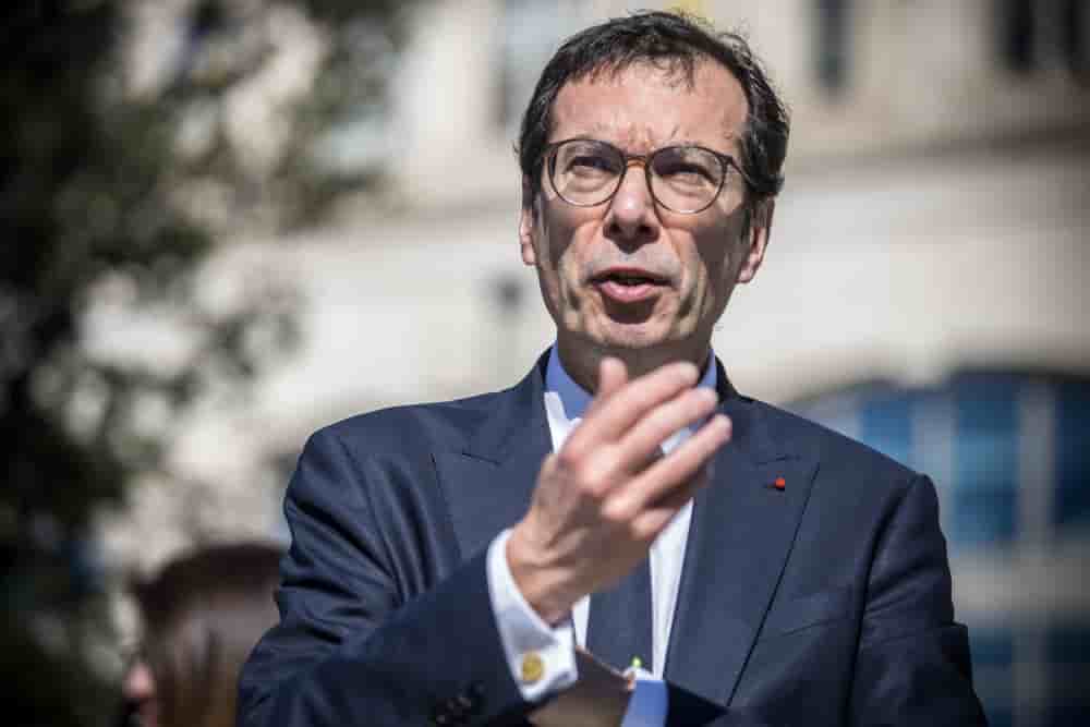 À 67 ans, cet ingénieur des Mines, fils d'institutrice et issu de la "culture cheminote", s'est bâti une réputation d'équilibriste social.
