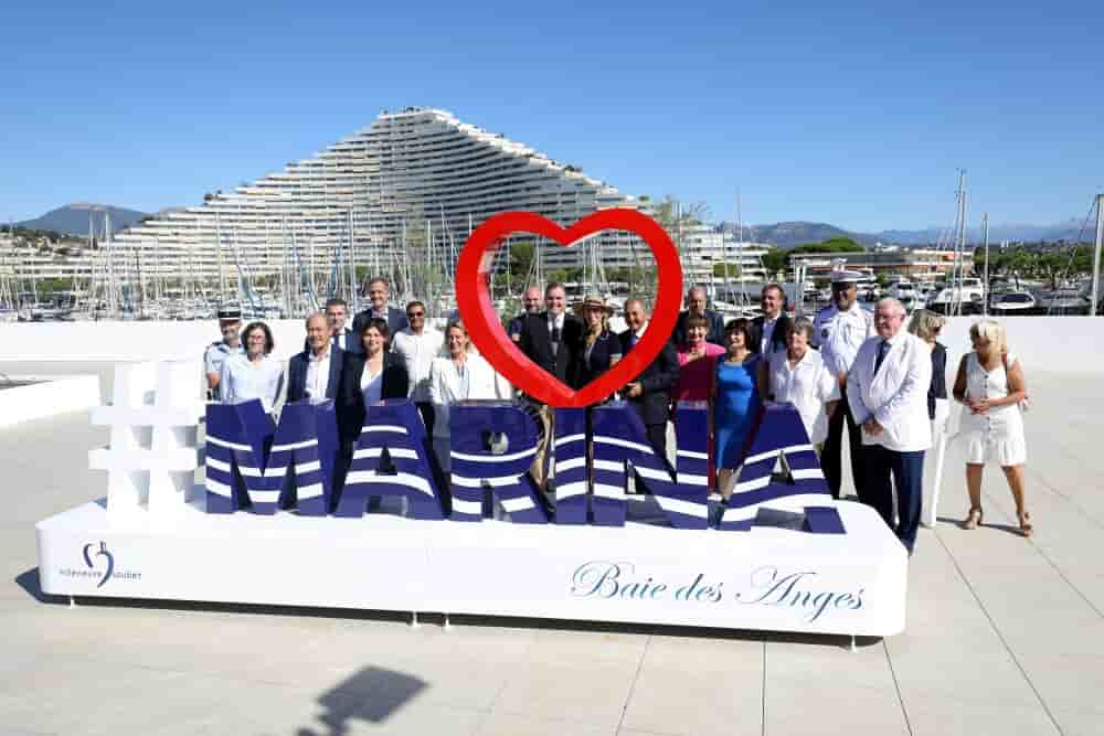 ©PHOTOPQR/NICE MATIN/Jean François Ottonello ; Villeneuve-Loubet ; 30/08/2025 ; Maud Fontenoy, navigatrice, Philippe tabarot, ministre charge des transports, et Lionnel Luca, maire de Villeneuve-Loubet sur la terrasse Coeur Marina (MaxPPP TagID:...