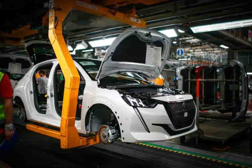 Le malus applicable à la Peugeot 208 la plus démocratique (à 19 140 euros) augmenterait selon nos calculs de 60 % l'an prochain, à 240 euros.