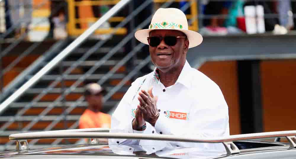 En se présentant aux élections présidentielles en Côte d'Ivoire, Alassane Ouattara brigue un 4 e mandat.