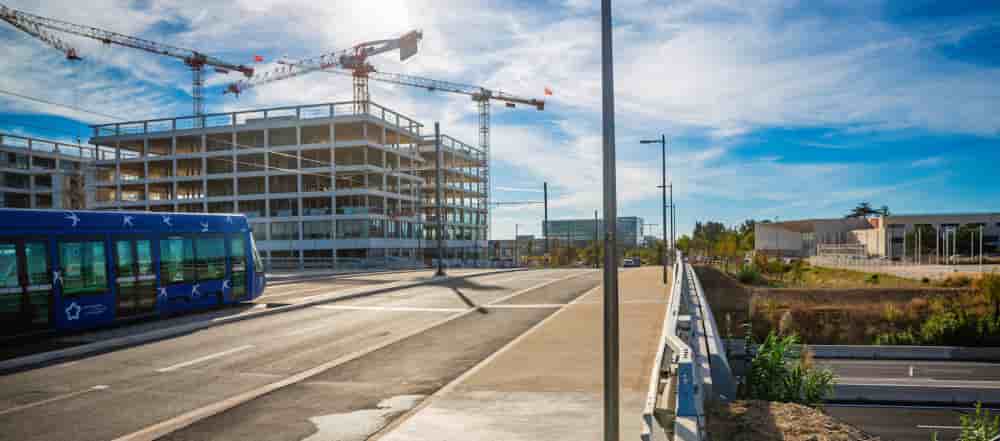 A Montpellier, sept ans après l’ouverture de la gare TGV aux voyageurs et vingt-cinq ans après l’ouverture de cette première ligne de tramway, celle-ci est prolongée de 1,3 kilomètre pour connecter le centre-ville au nouveau quartier Cambacérès et à la...