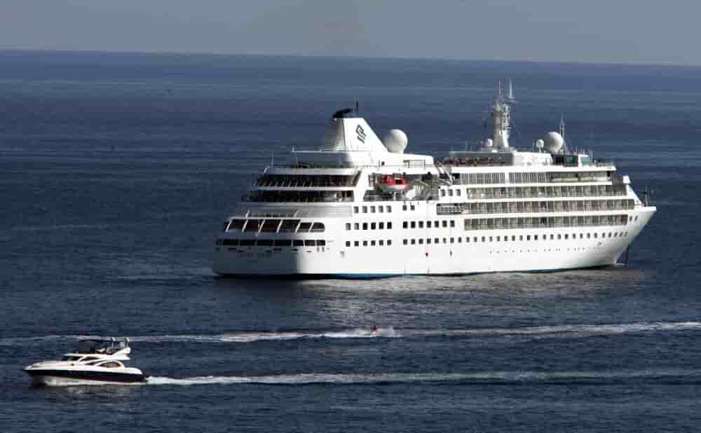 ©PHOTOPQR/NICE MATIN/Franz CHAVAROCHE ; LE 15 01 2011 - ESCALES DE PAQUEBOTS SUR LA COTE D'AZUR ENTRE NICE ET MONACO . (MaxPPP TagID: maxmatinnews158792.jpg) [Photo via MaxPPP] - ESCALES PAQUEBOTS SUR LA COTE D'AZUR