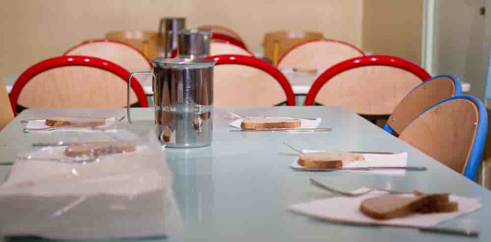 A Montpellier, la Ville a mis en place une tarification sociale de la restauration scolaire, avec notamment un tarif forfaitaire à 0,50 euro pour les familles monoparentales au RSA et un tarif progressif basé sur le quotient familial.