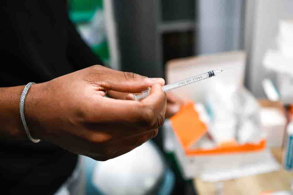 Une étude menée sur quatre ans auprès de 30 millions de personnes, confirme que les vaccins contre le Covid-19 n'ont pas entraîné de hausse de la mortalité en France.