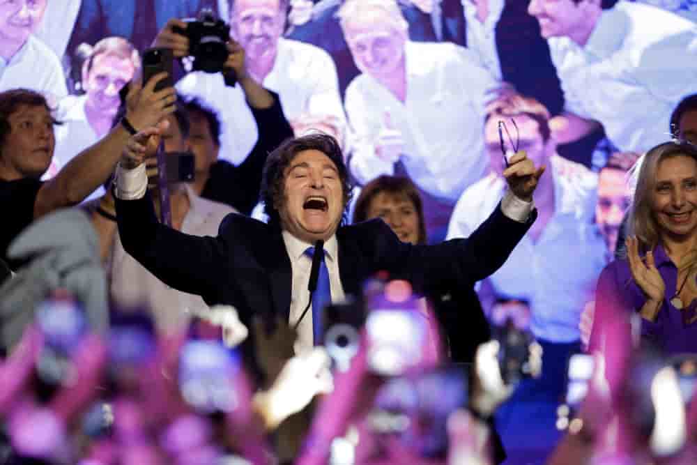 Le président argentin Javier Milei célèbre la victoire du parti La Libertad Avanza aux élections de mi-mandat, considérées comme cruciales pour son administration après que le président américain Donald Trump a averti que le soutien futur à l’Argentine...