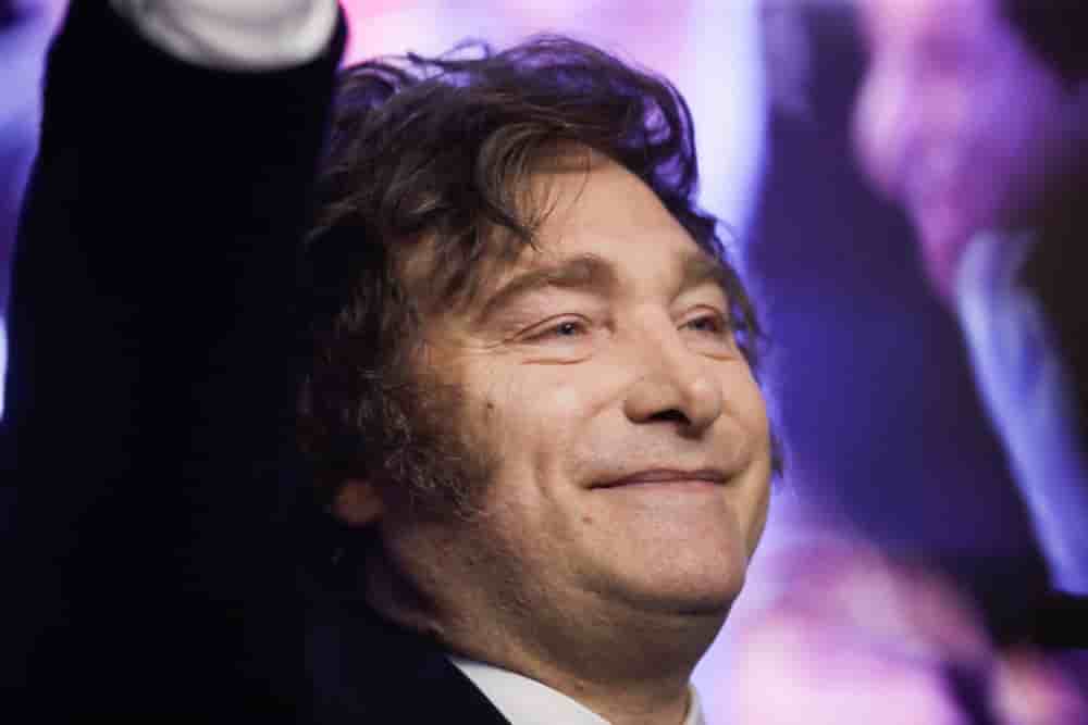 Le président argentin Javier Milei réagit après la victoire du parti La Libertad Avanza aux élections de mi-mandat.