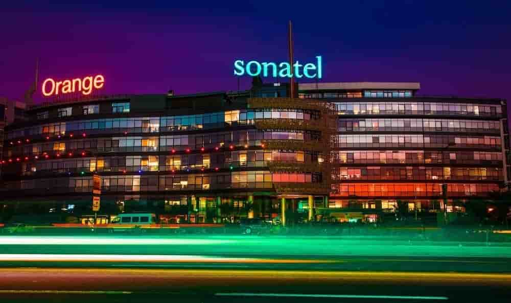 Sonatel a massivement investi pour étendre la 4G et la fibre, ce qui a permis d'augmenter de 20 % ses utilisateurs 4G et de 41,7 % ses clients fibre.