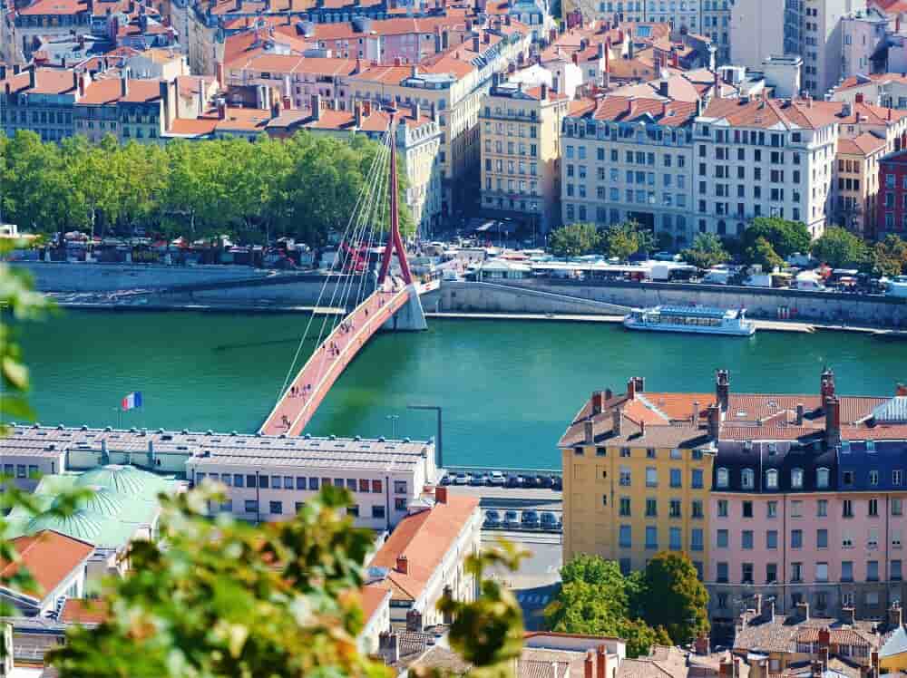 A Lyon, le Centre spécialisé de l'obésité expérimente les innovations en matière de traitement de l'obésité. Un travail qui se joue à la fois au niveau des protocoles chirurgicaux, mais aussi le développement de nouveaux médicaments.