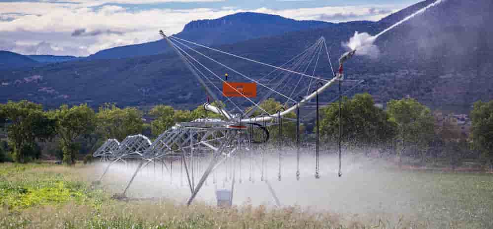 Créée en 1963, la PME héraultaise Irrifrance développe et fabrique une gamme complète de solutions d’irrigation, intégrant des outils numériques.