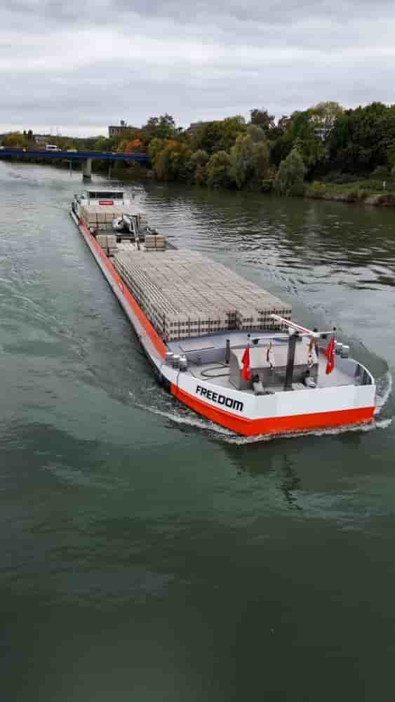 Bonneuil-sur-Marne : Point.P décarbone sa logistique par la Seine