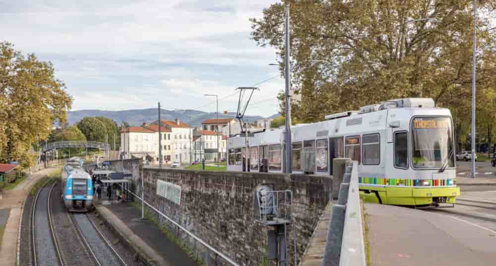 Saint-Etienne (Loire) est l’une des villes en France à avoir adopté le Service express régional métropolitain.