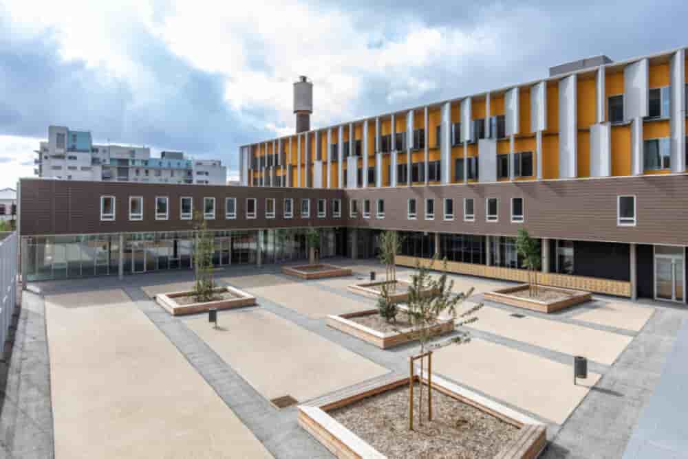 Cour du collège Assia-Djebar à Ivry-sur-Seine - Photo : E. Legrand