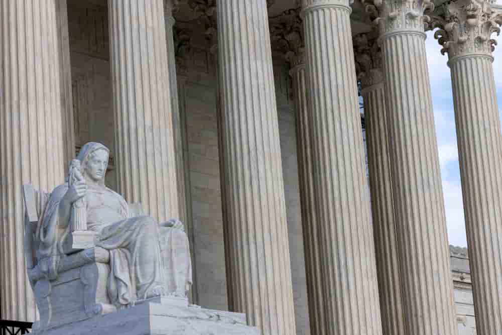 La Cour suprême des États-Unis examine mercredi la légalité des surtaxes globales.
