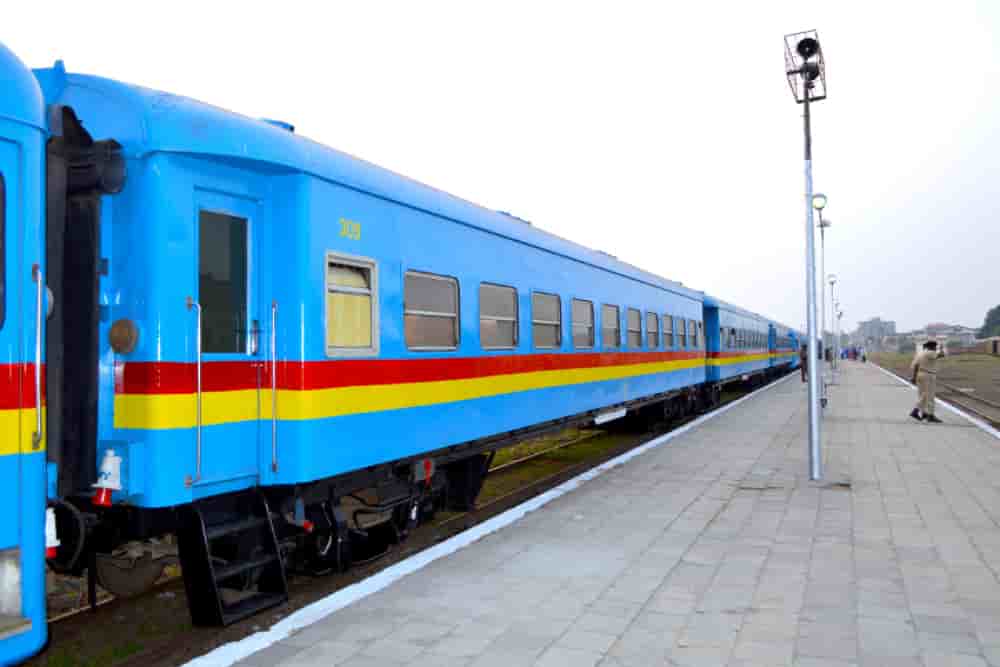 Un train express sur la ligne Kinshasa - Matadi en République démocratique du Congo