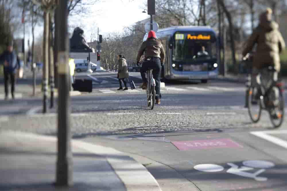 Un bus de la RATP, dans le 14e arrondissement de Paris.