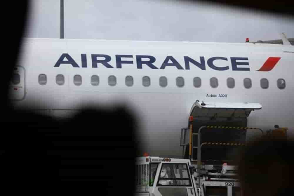 Air France-KLM a vu son résultat net chuter de 7 %, malgré le maintien de sa performance opérationnelle.