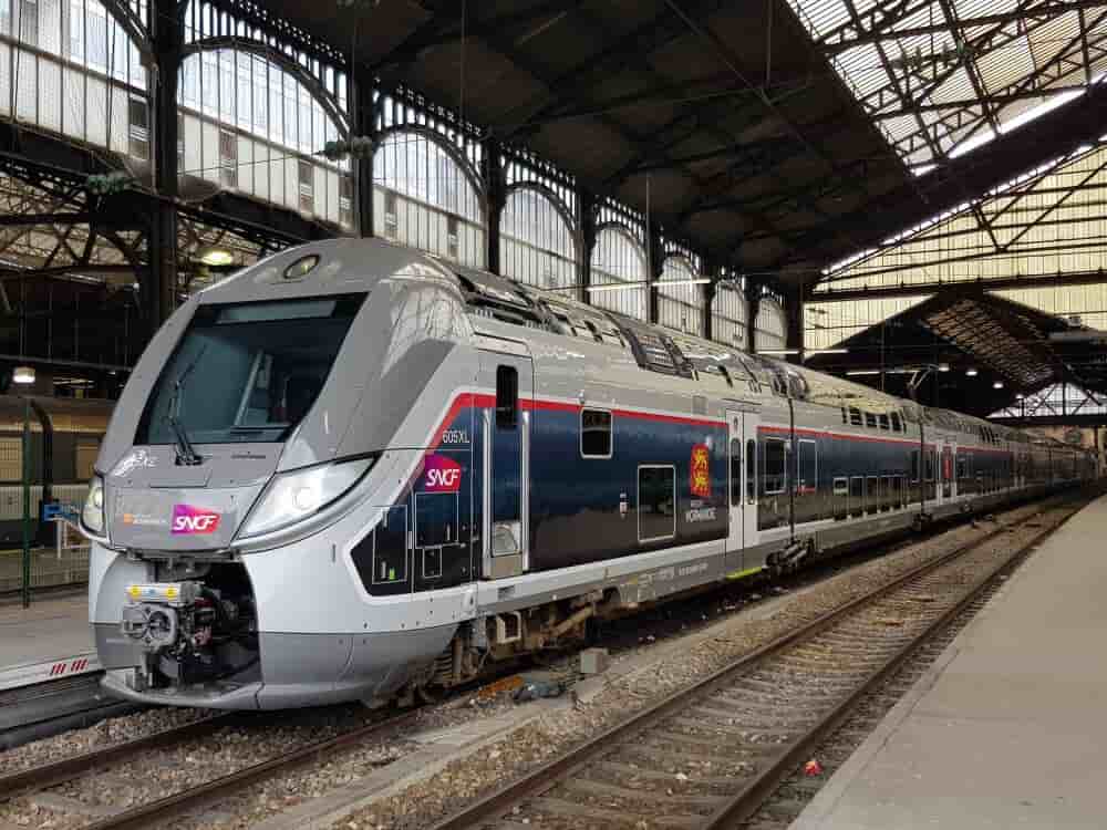 Une rame de TER Omnéo Premium en test, gare Saint-Lazare à Paris.