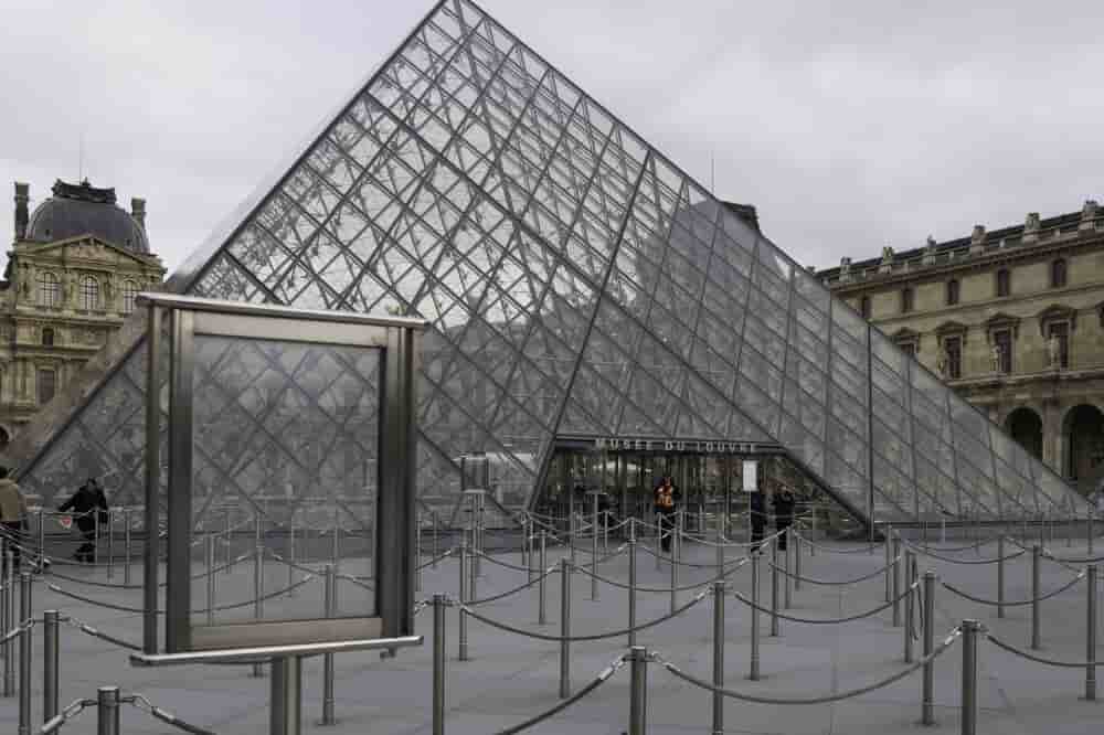 « Nous avons été contactés de nombreuses fois par Le Louvre », raconte l'entreprise Fortecho, spécialisée dans des capteurs de surveillance installés dans les principaux musées parisiens.
