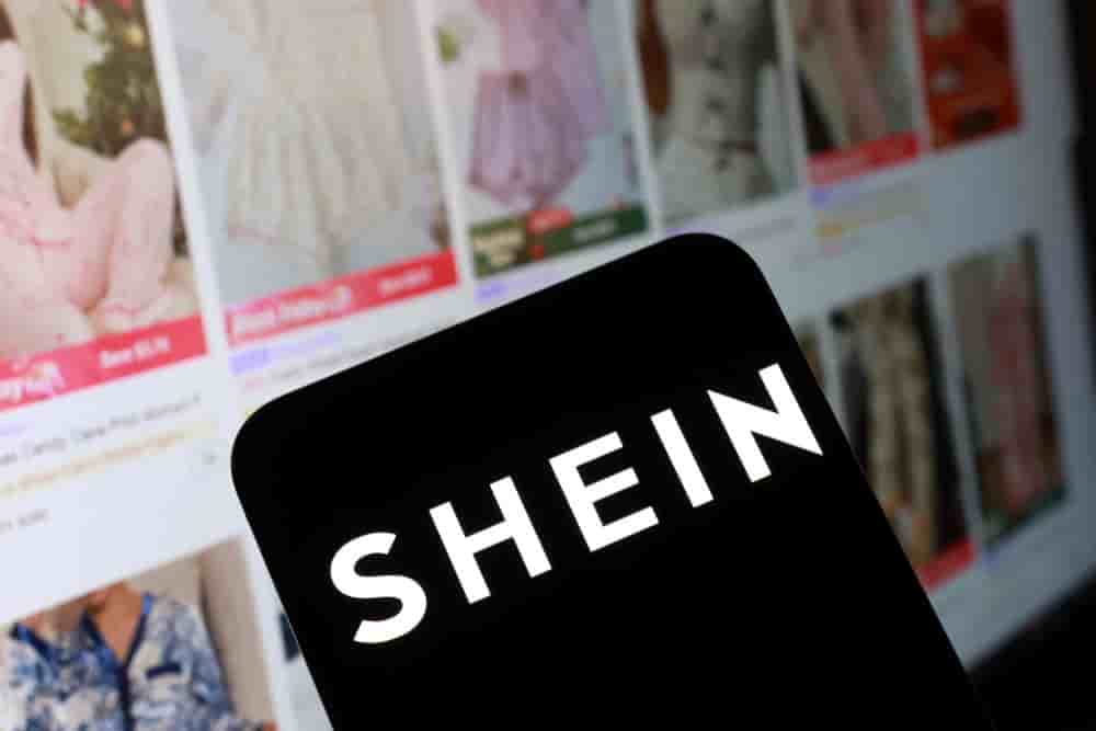 La plateforme asiatique de vente en ligne est sous le coup d'une suspension après la découverte sur son site Internet de poupées sexuelles d'apparence enfantine et d'armes de catégorie A.