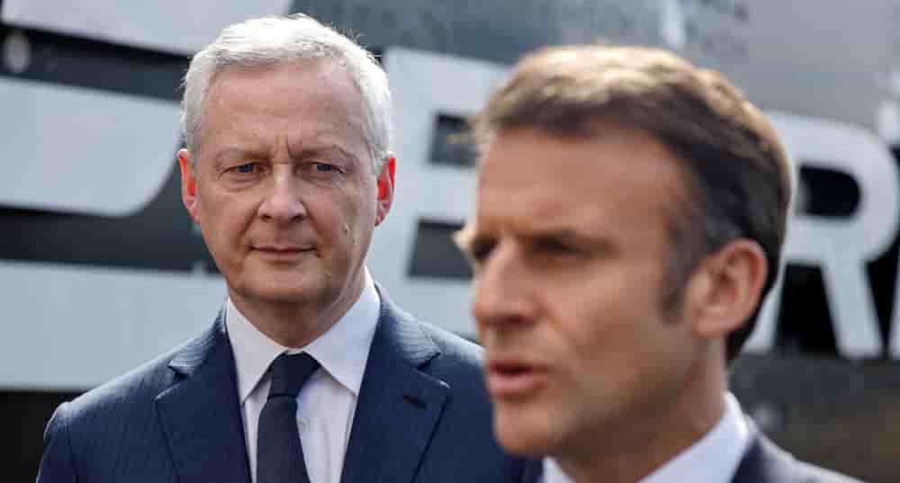 Bruno Le Maire et Emmanuel Macron à Bergerac, le 11 avril 2024.