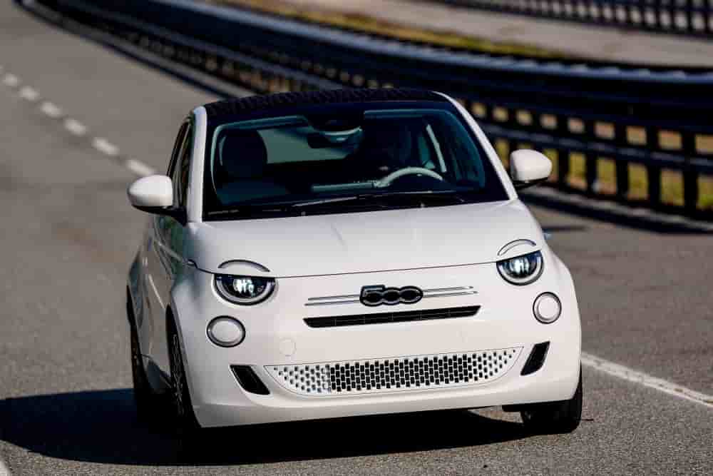 La Fiat 500 hybride doit compléter la 500 électrique, commercialisée il y a cinq ans.