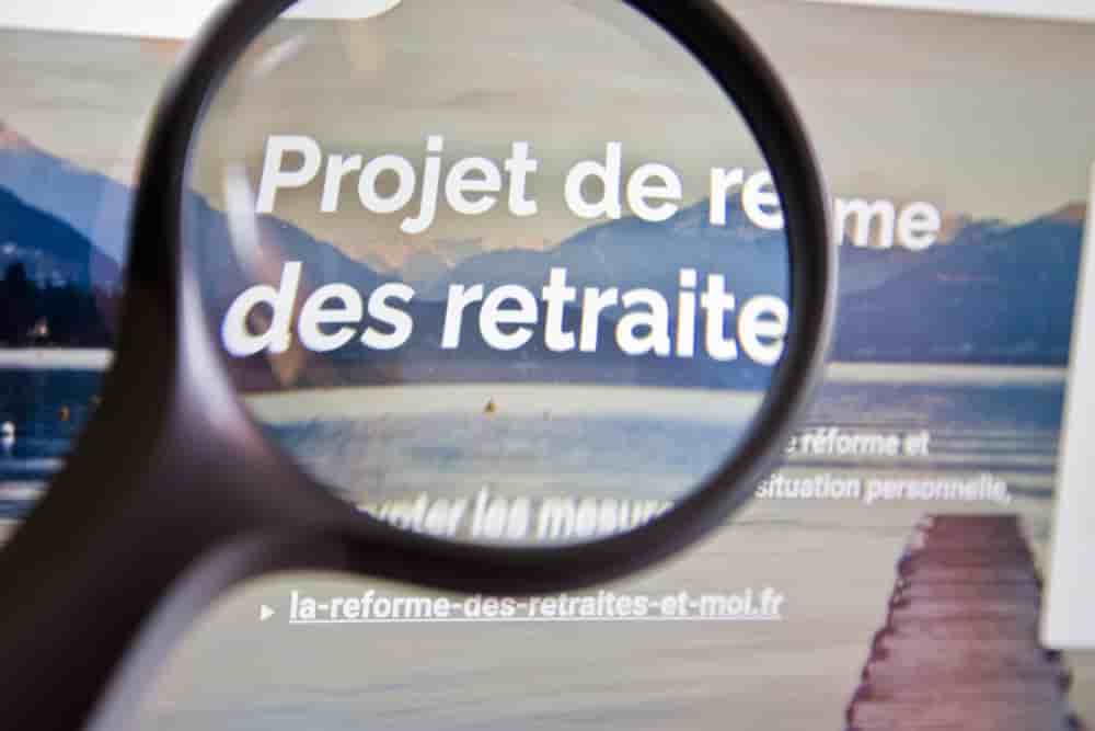 La suspension de la réforme des retraites coûtera 300 millions d'euros en 2026 et 1,9 milliard d'euros en 2027.