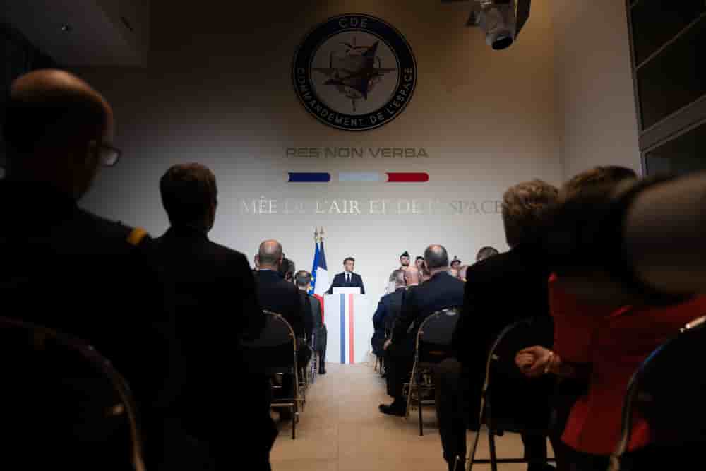 Emmanuel Macron inaugure les locaux du Commandement de l'espace à Toulouse.