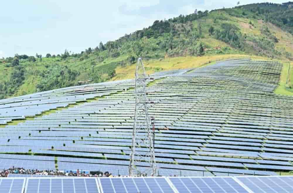 Cérémonie d’inauguration de la centrale solaire de Mubuga au Burundi, soutenue par l’instrument de financement britannique REPP.