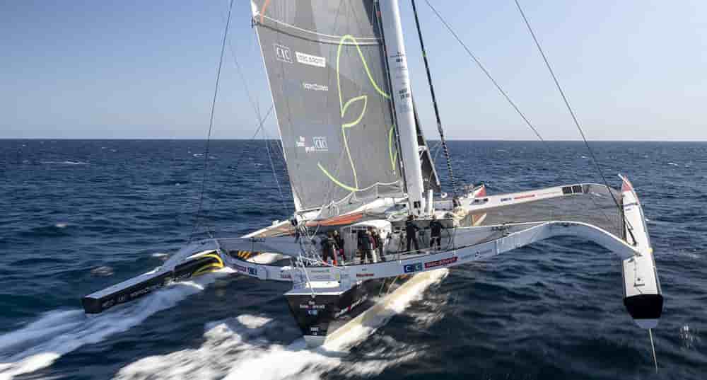 La skippeuse française Alexia Barrier et ses sept équipières venues du monde entier vont tenter de réparer cet anachronisme, en se lançant à l’assaut du Trophée Jules-Verne.
