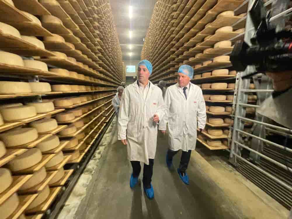 Peio Etxeleku, PDG d'Agour, et Imanol Pradales, président du gouvernement basque.
