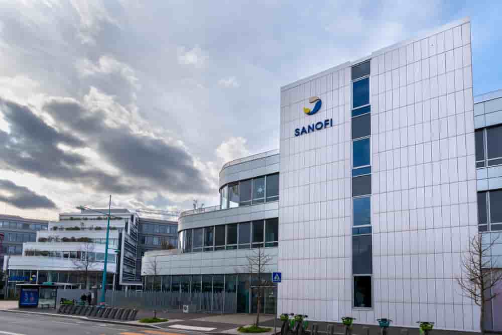 Gentilly, France, 21 mars 2021: Vue extérieure du bâtiment du siège social de Sanofi. Sanofi est une entreprise multinationale française spécialisée dans le domaine de la santé