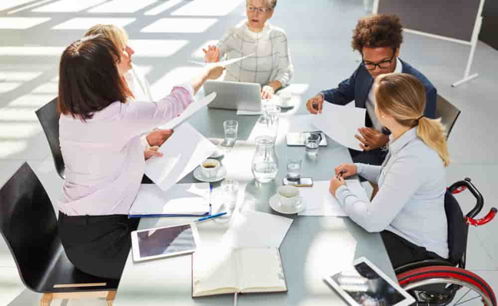 Les offres d'emploi exigeant une « certaine disponibilité », de la « réactivité » ou une importante « capacité de travail » entraînent un traitement plus favorable des candidatures féminines.