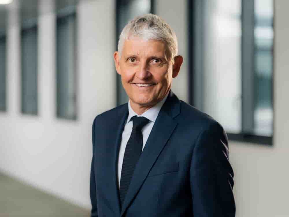 Nouveau directeur général de Crédit Agricole SA depuis six mois, Olivier Gavalda fixe la conquête comme nouvelle priorité stratégique.