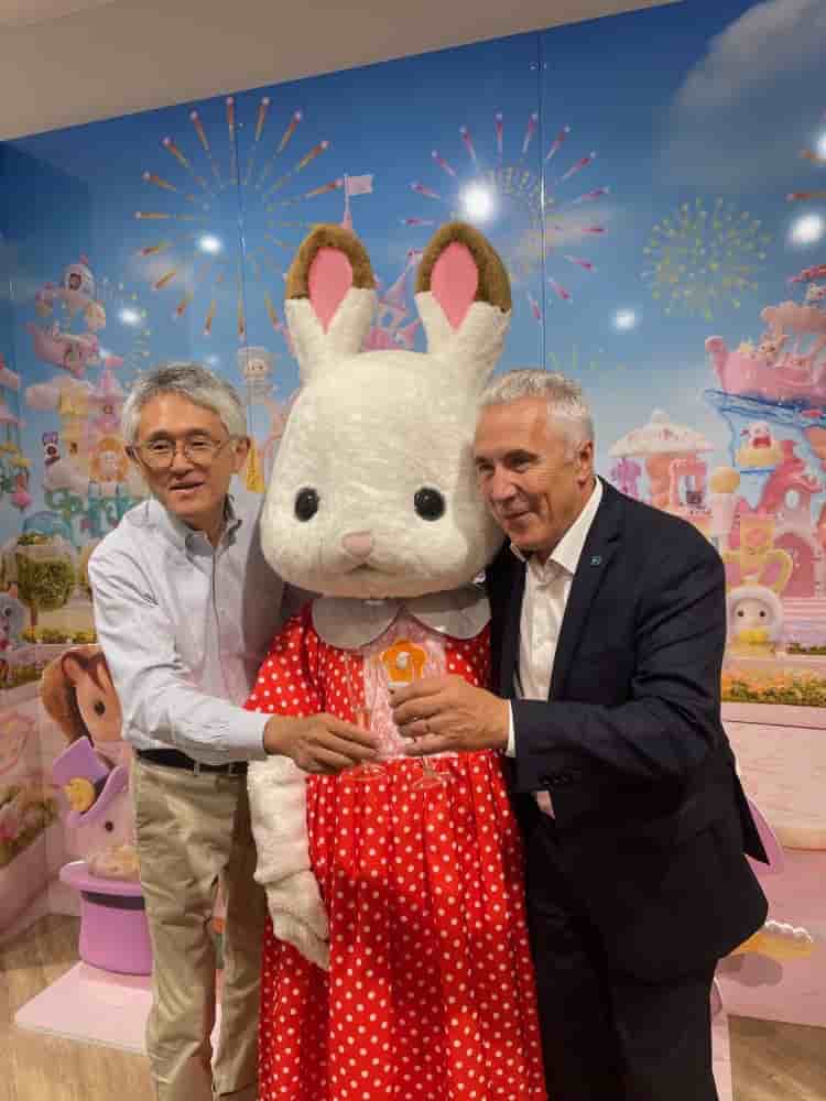 Fabrice Aumont (Directeur Général Epoch d'Enfance) et Kazuhiro Onoda (Président Epoch)
