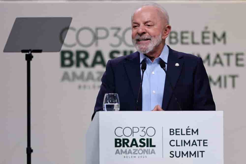 Le président brésilien Luiz Inacio Lula da Silva s’exprime lors de l’ouverture de la session plénière du Sommet sur le climat de Belém, dans le cadre de la Conférence des Nations unies sur les changements climatiques (COP30), à Belém, au Brésil, le 6...