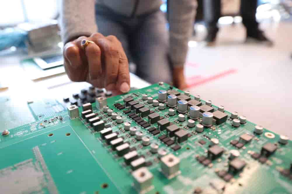 Les semi-conducteurs sont utilisés pour entraîner les modèles d'intelligence artificielle.