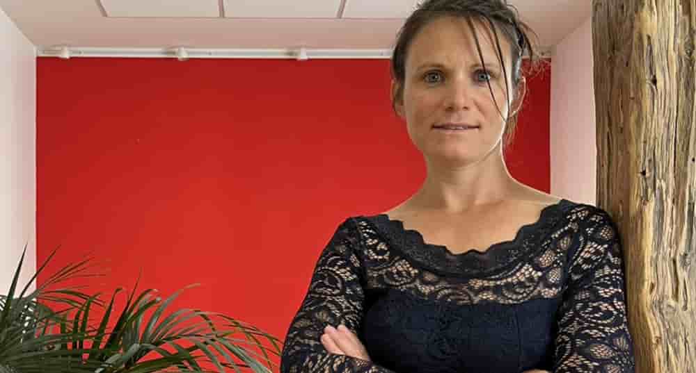 Aux côtés de 82 députés, Sandrine Le Feur, présidente de la commission du développement durable, appelle à l'interdiction de Shein en France.