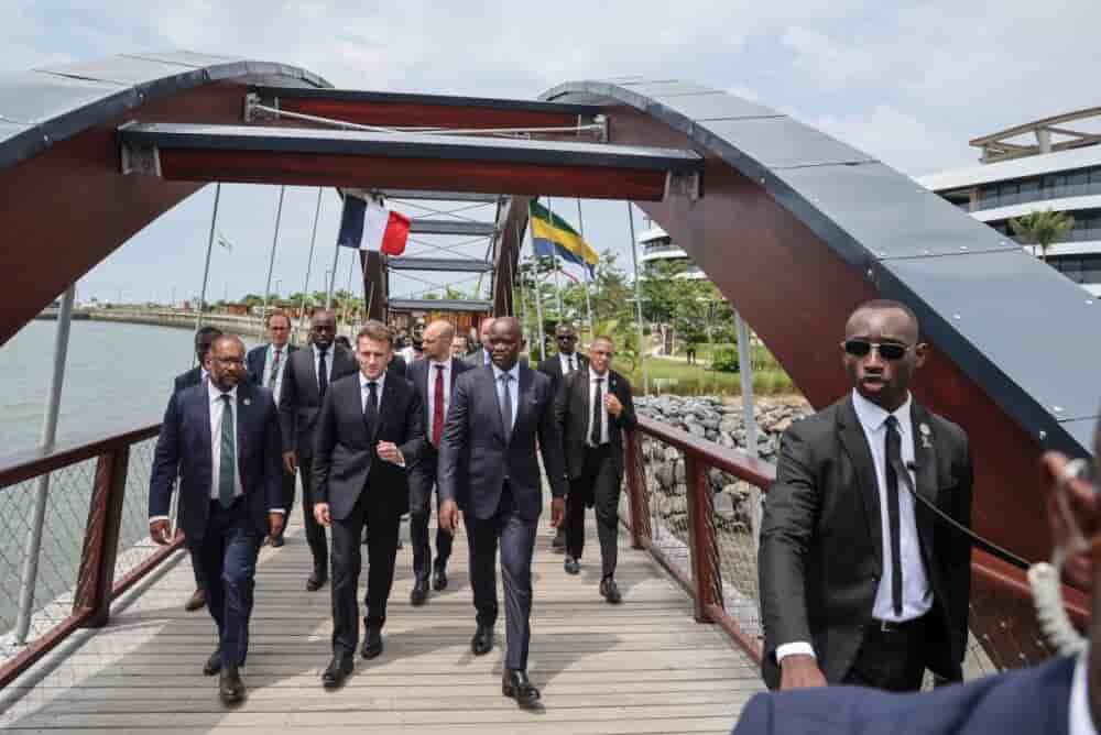 Le président français Emmanuel Macron et le président du Gabon, Brice Oligui Nguema ici à Libreville.